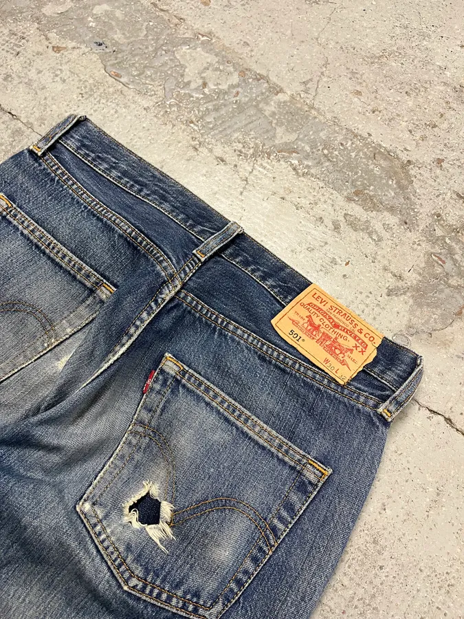 2000s Levis 501 Blue Distressed 501 Denim Jeans - Image 9