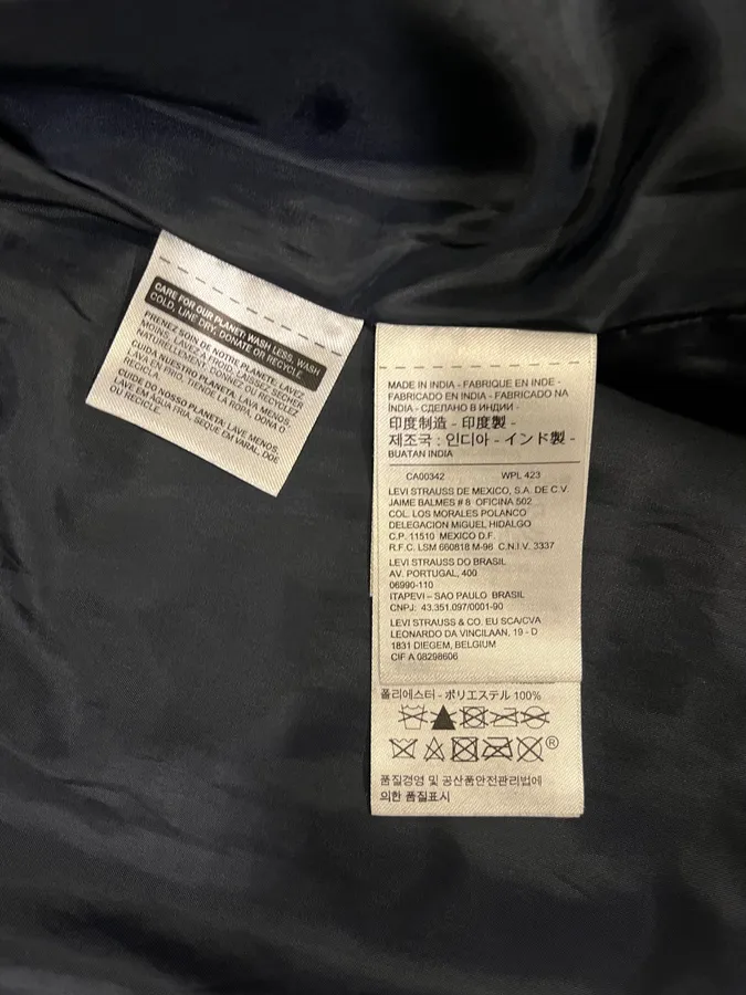 2000s Levis Black Leather Trucker Jacket - Image 10