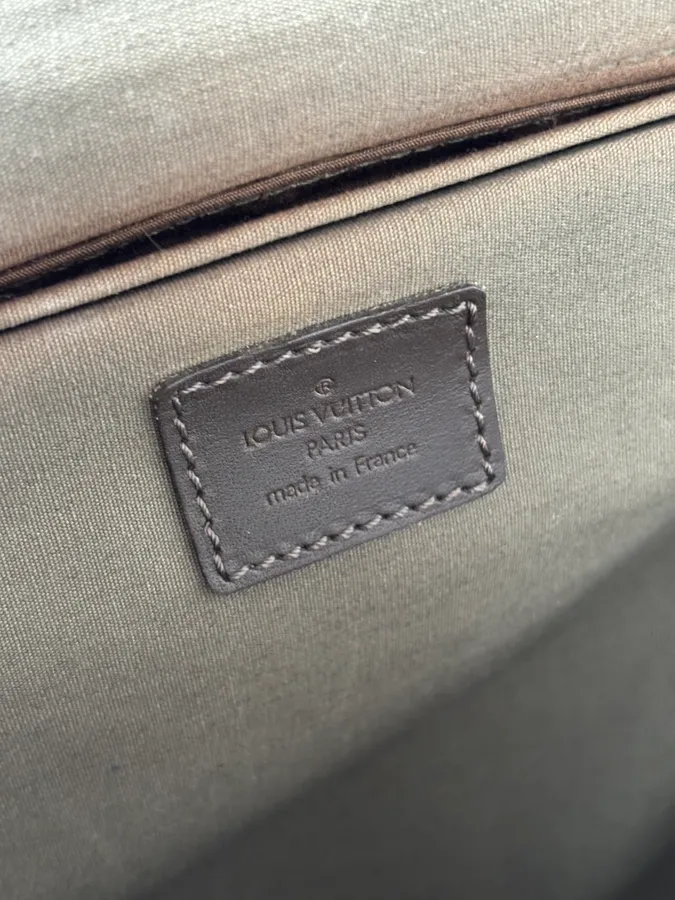 2000s Louis Vuitton Khaki Green Canvas Monogram Messenger Bag - Image 19