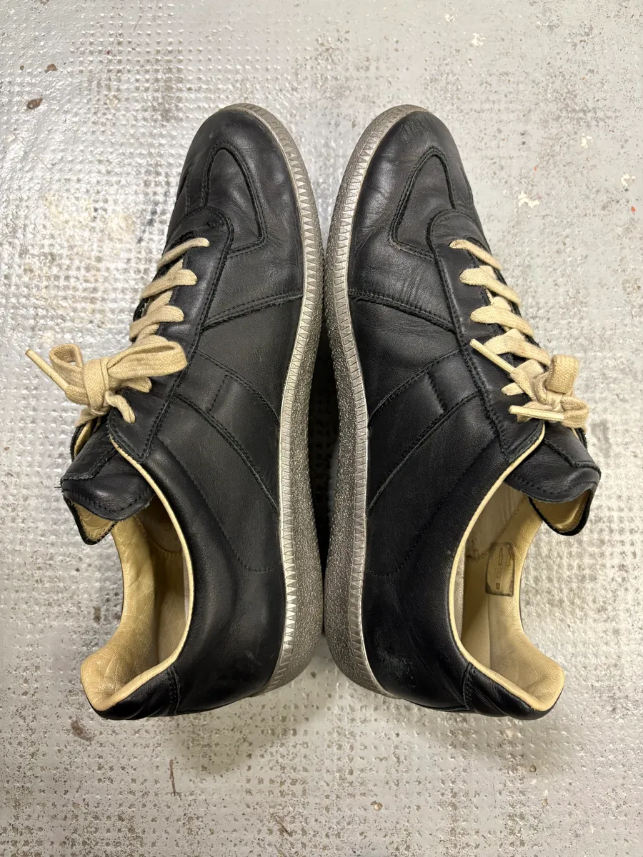2000s Maison Margiela Black Leather Replica Low-Top Sneakers - Image 5