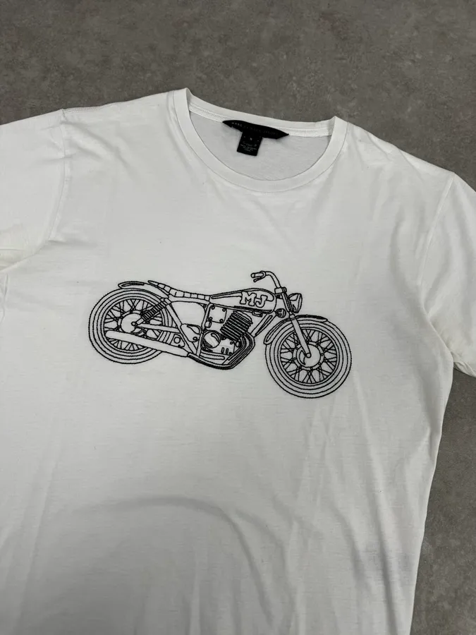 2000s Marc Jacobs White Motorcycle T-Shirt - Image 5