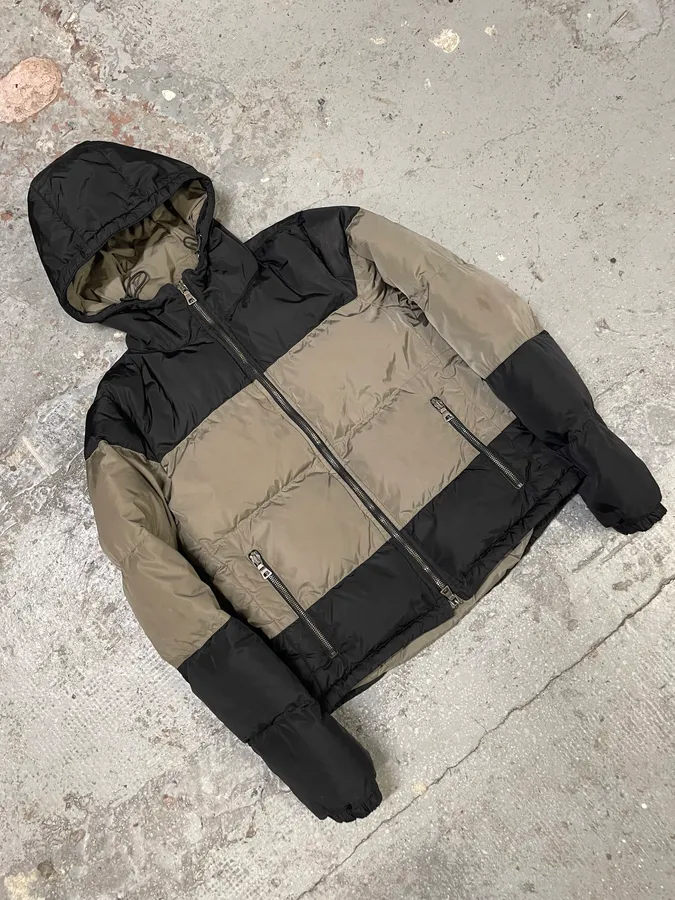 2000s Prada Black & Beige Hooded Lina Rossa Puffer Jacket - Image 2