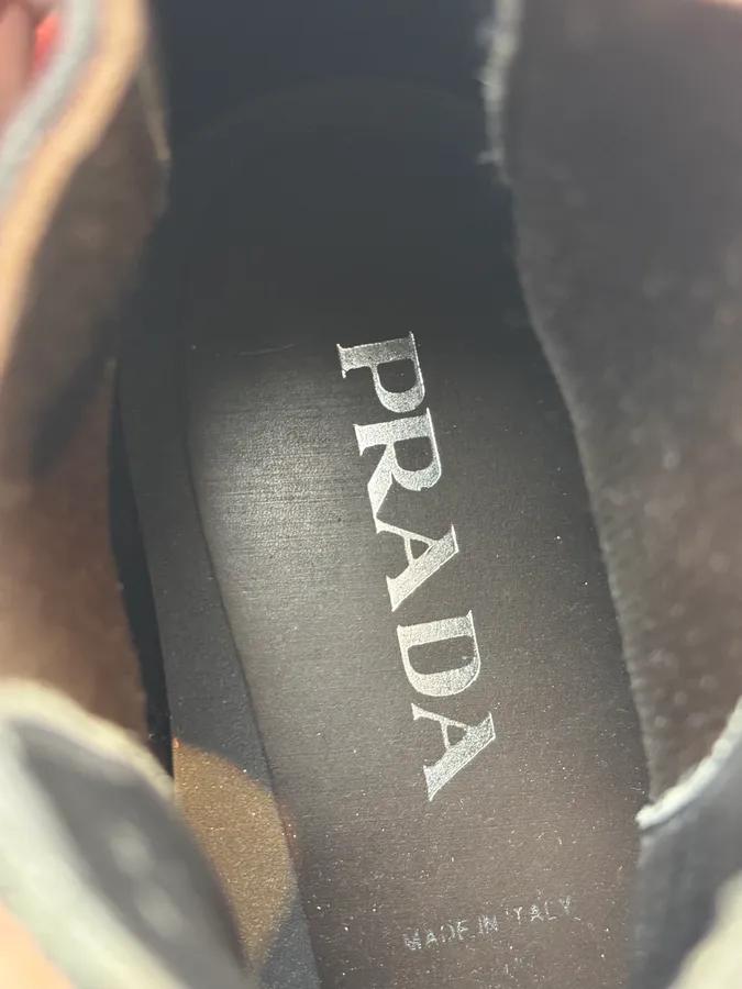 2000s Prada Black Classy Leather Chelsea Boots - Image 10