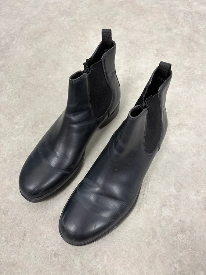2000s Prada Black Leather Chelsea Boots - Image 5