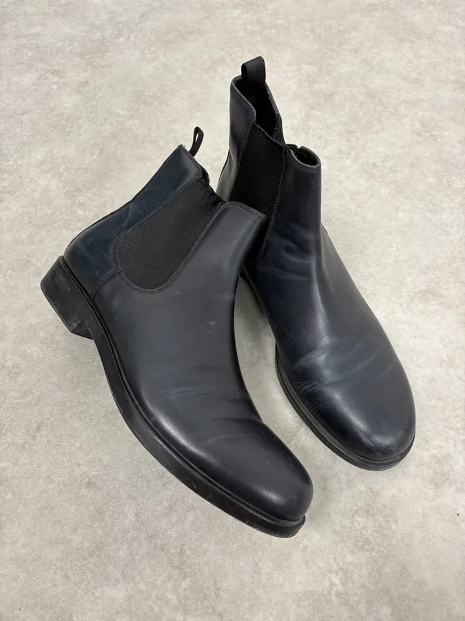 2000s Prada Black Leather Chelsea Boots - Image 7