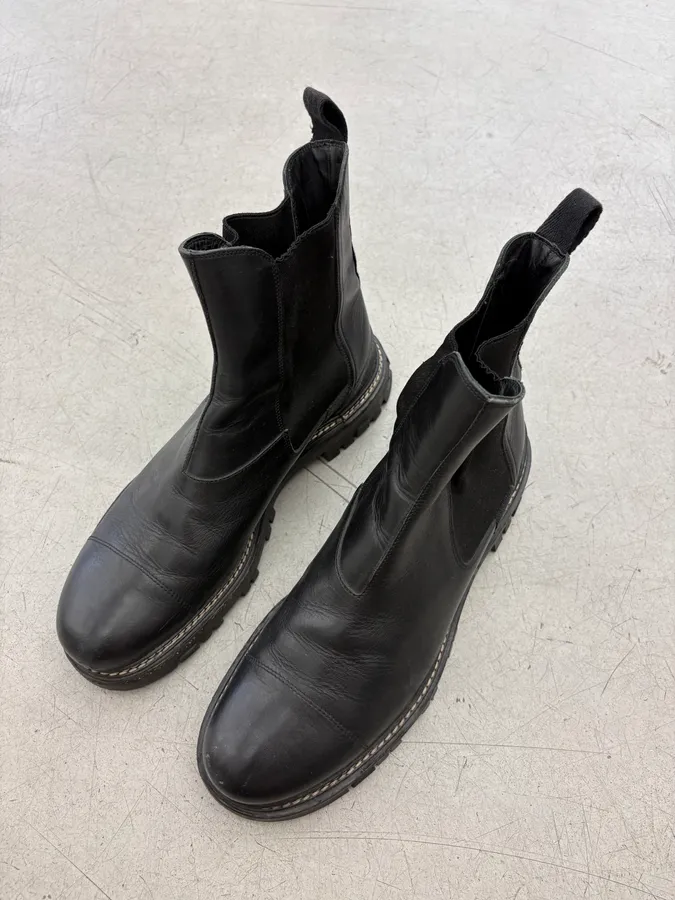 2000s Prada Black Stitched Leather Chelsea Boots - Image 3