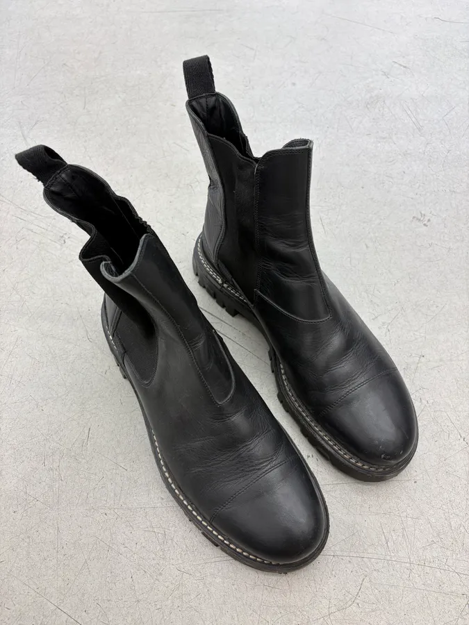 2000s Prada Black Stitched Leather Chelsea Boots - Image 4
