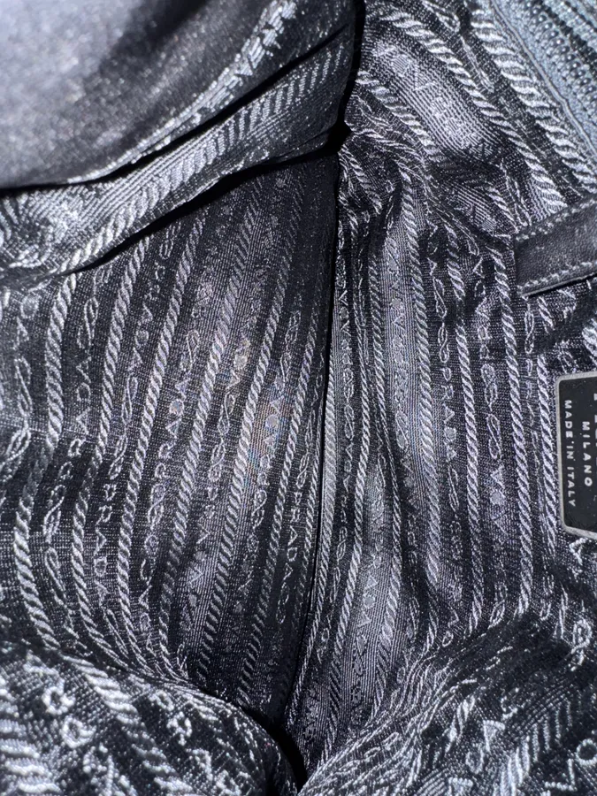 2000s Prada Grey Wool & Fur Cross Body Shoulder Bag - Image 10
