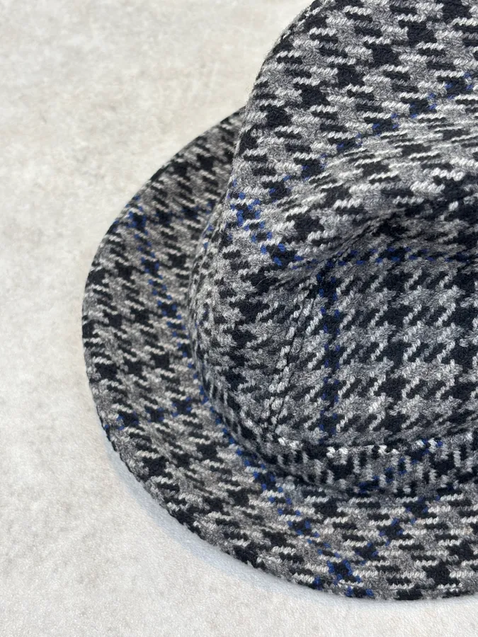 2000s Prada Houndstooth Grey Wool Hat - Image 7