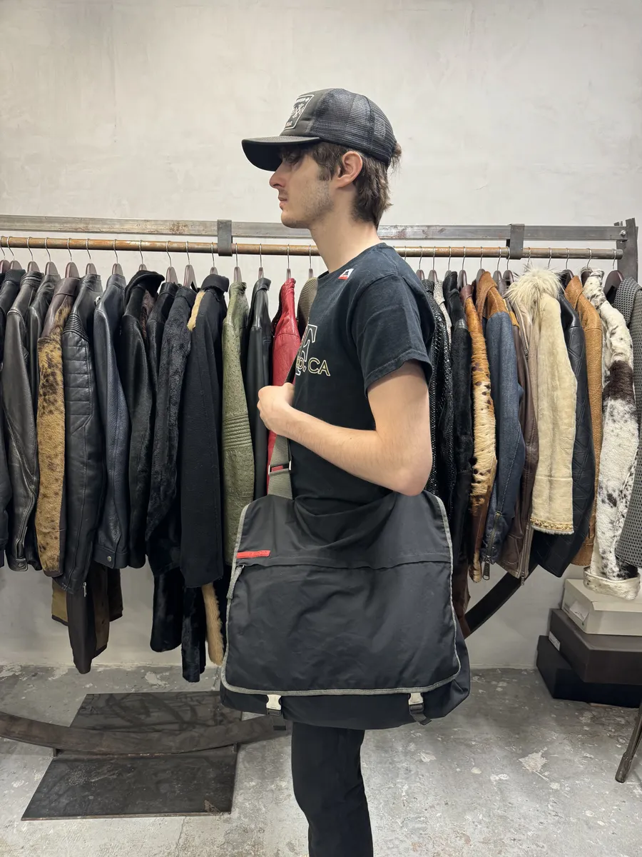 2000s Prada Linea Rossa Black Messenger Shoulder Bag - Image 2