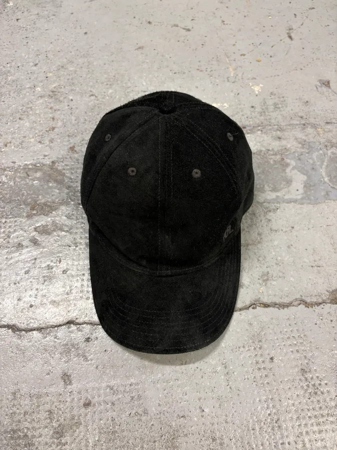 2000s Ralph Lauren Black Suede Cap - Image 5