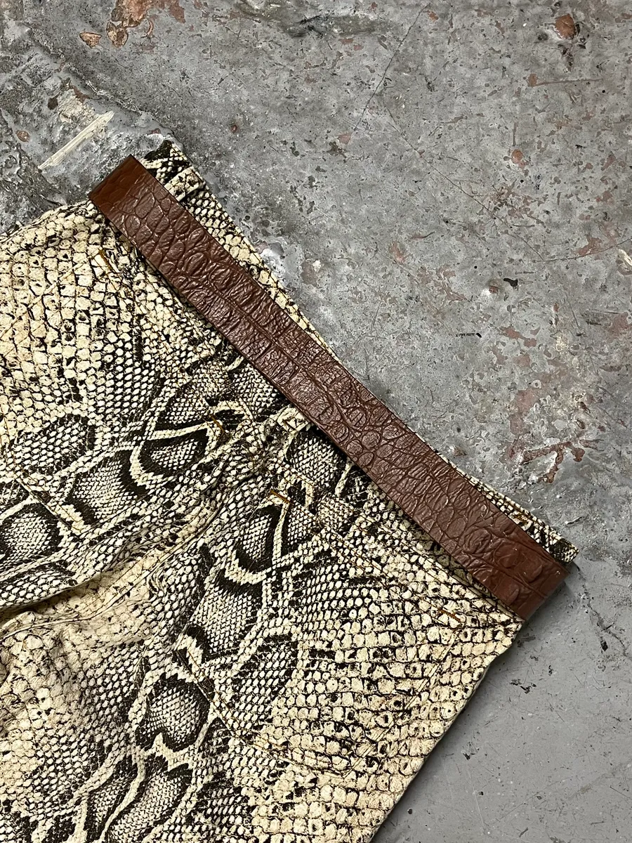 2000s Roberto Cavalli Brown Crocodile Effect Embossed Leather Belt - Image 4