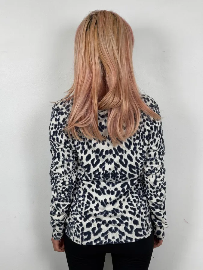 2000s Roberto Cavalli White & Navy Silk Leopard Cardigan - Image 3