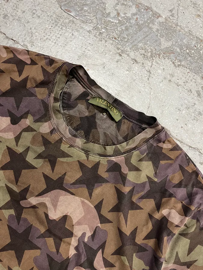 2000s Valentino Camo Stars Khaki T-Shirt - Image 4