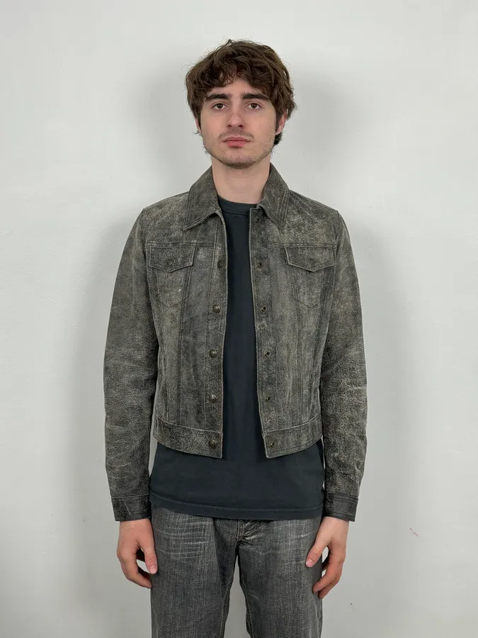 2000s Versace Raw Faded Cropped Grey Leather Trucker Jacket - Image 2