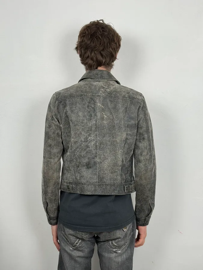 2000s Versace Raw Faded Cropped Grey Leather Trucker Jacket - Image 3