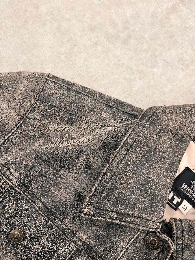 2000s Versace Raw Faded Cropped Grey Leather Trucker Jacket - Image 7