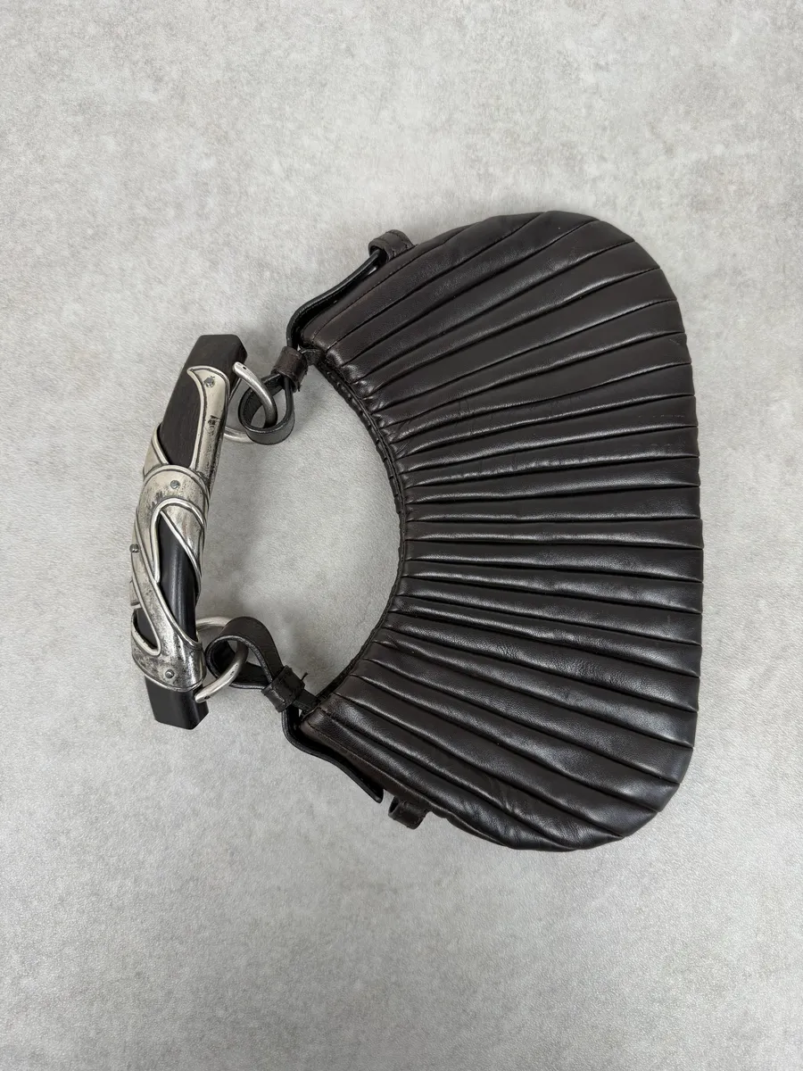 2000s Yves Saint Laurent Mombasa Pleats Black Leather Handle Bag - Image 3