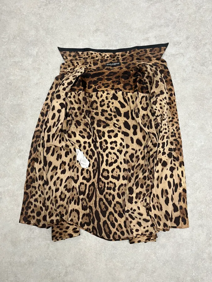 2010s Dolce & Gabbana Beige Leopard Print Silk Shirt - Image 6