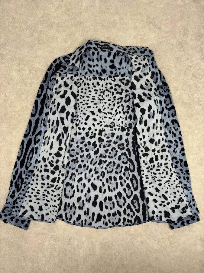 2010s Dolce & Gabbana Blue Leopard Print Silk Shirt - Image 7