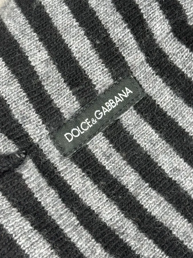 2010s Dolce & Gabbana Grey & Black Striped Beanie & Scarf Set - Image 10
