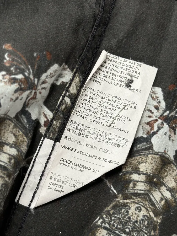 2010s Dolce & Gabbana Knight Floral Eagle Crown Print Black Shirt - Image 11
