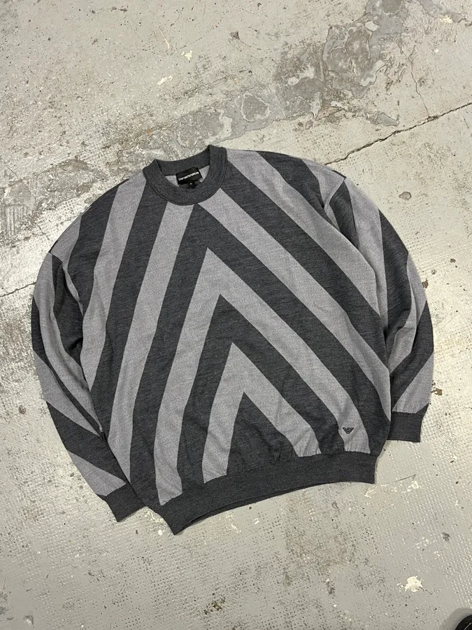 2010s Emporio Armani V Lines White & Grey Sweater - Image 4