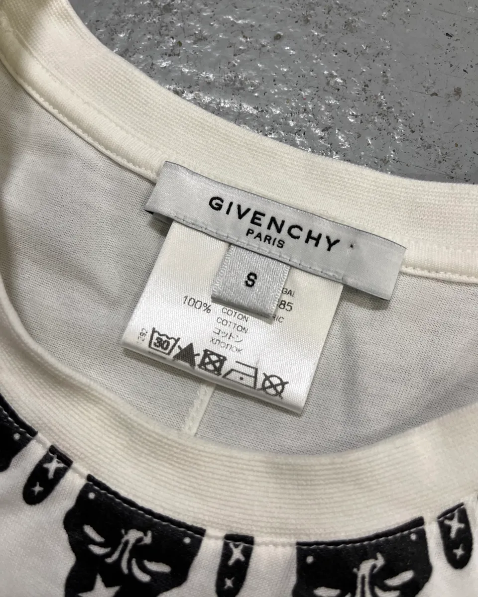 2010s Givenchy Black Birds Stars Print White Tank Top by Tisci - Image 9