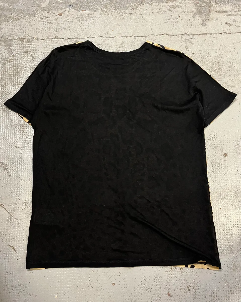 2010s Gucci Beige Silk Leopard & Black T-Shirt by Frida Giannini - Image 7