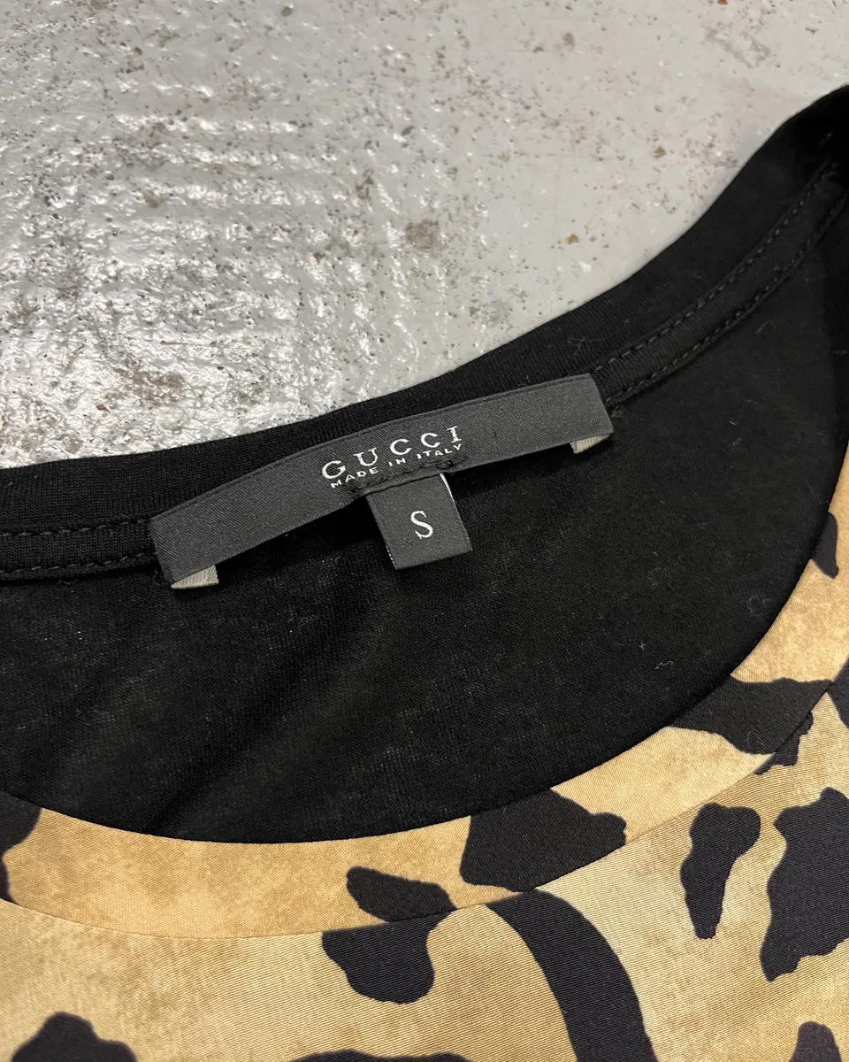 2010s Gucci Beige Silk Leopard & Black T-Shirt by Frida Giannini - Image 8