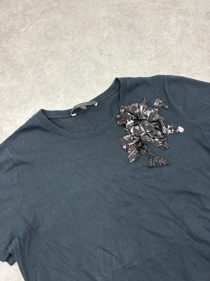 2010s Gucci Black Floral Embellished T-Shirt - Image 5