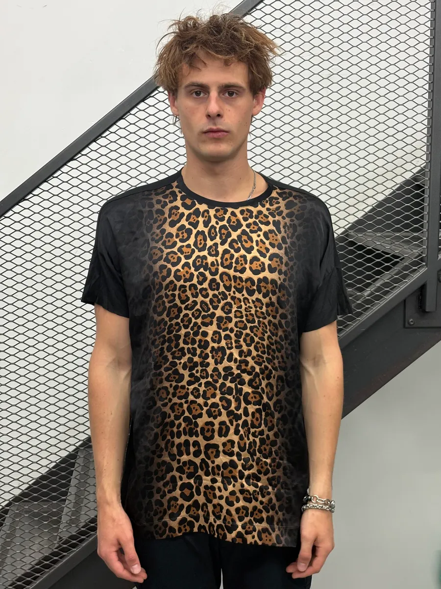 2010s Gucci Black Silk Leopard T-Shirt - Image 2