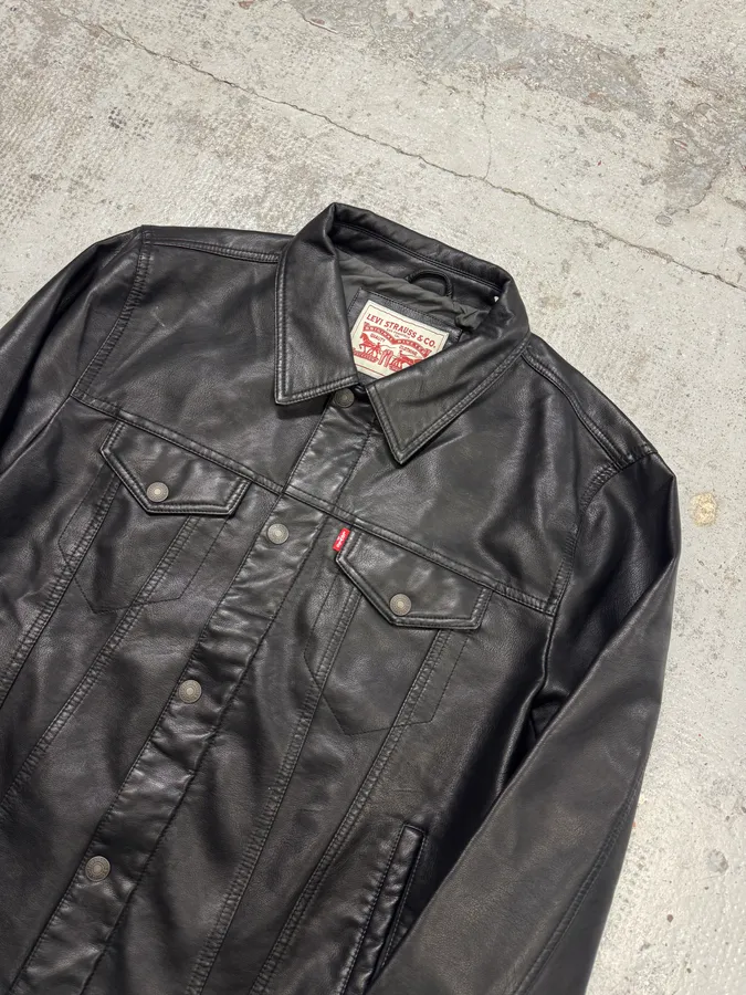 2010s Levi’s Trucker Black Faux Leather Jacket - Image 5