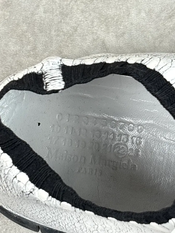 2010s Maison Margiela White Knit Cracked Paint Sneakers - Image 9