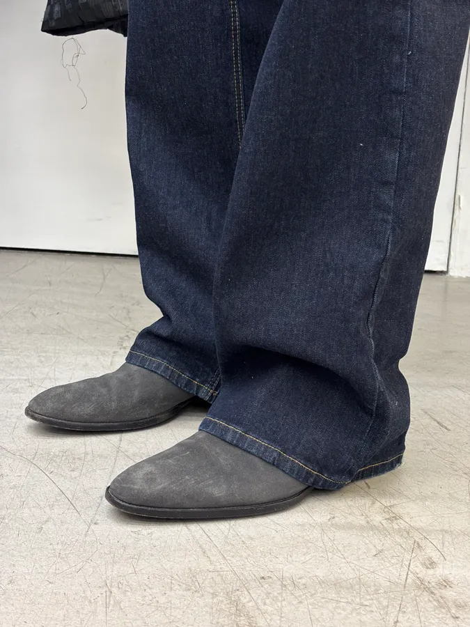 2010s Saint Laurent Grey Suede Wyatt Chelsea Boots - Image 2