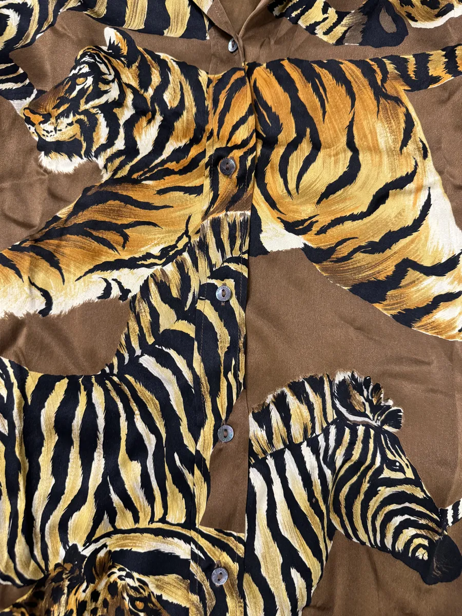 AW1996 Dolce & Gabbana Silk Tiger Brown Safari Shirt - Image 9