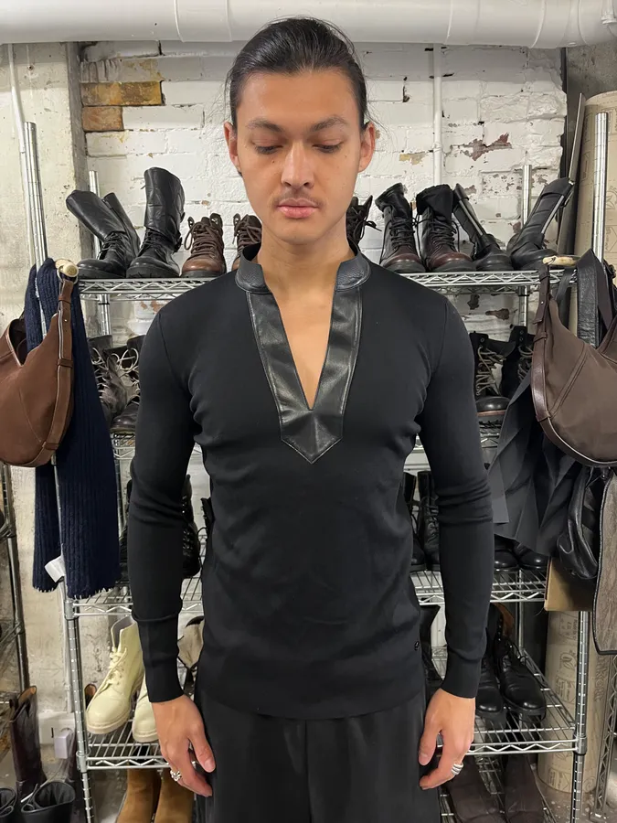 AW1999 Gucci Black Leather Collar Navy Sweater by Tom Ford - Image 2