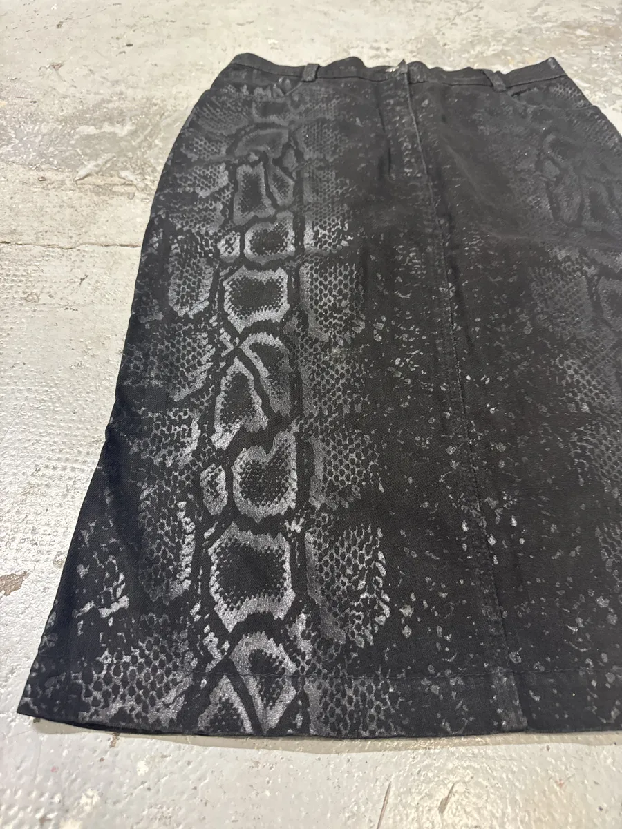 AW1999 Roberto Cavalli Black Snake Python Print Skirt - Image 5