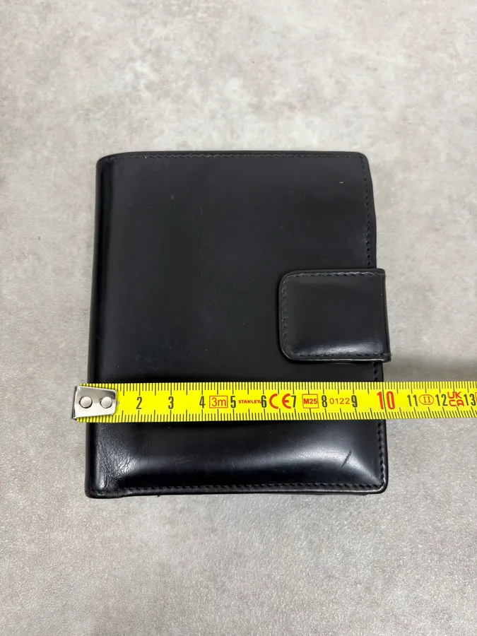 AW2000 Gucci Black Logo Leather Wallet by Tom Ford - Image 7