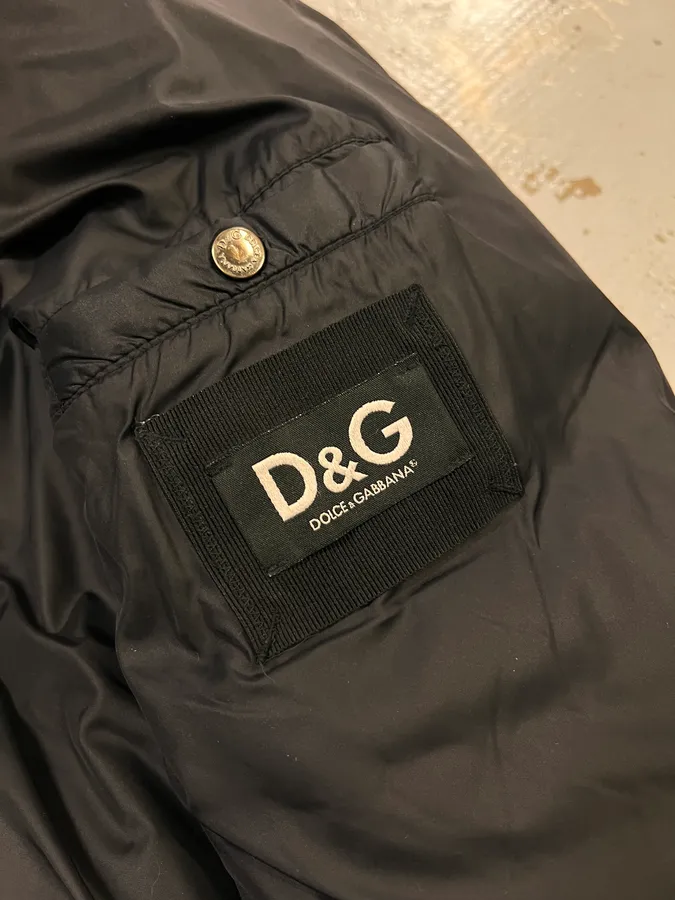 AW2003 Dolce & Gabbana Embroidered Logo Patch Black Puffer Jacket - Image 9