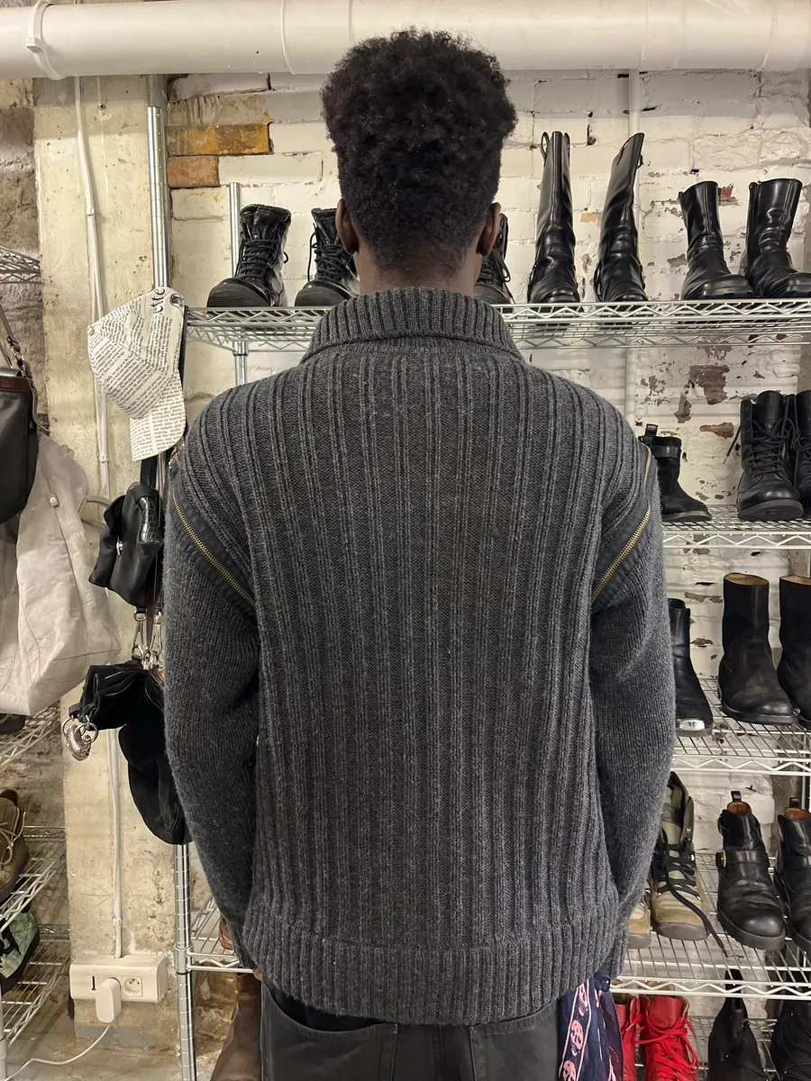 AW2003 Dolce & Gabbana Grey Detachable Sleeves Zip Sweater - Image 2