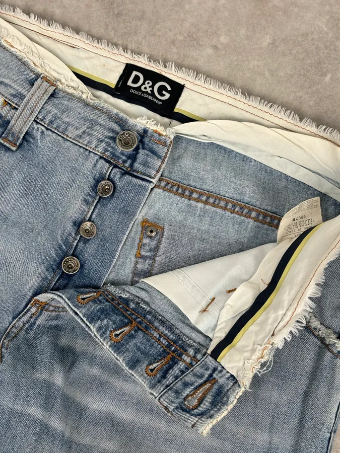 AW2004 Dolce & Gabbana Light Blue Denim International Flag Patch Jeans - Image 10