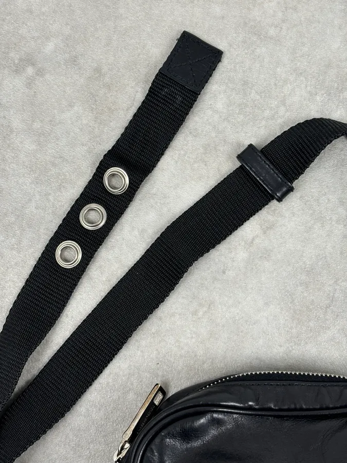 AW2005 Dolce & Gabbana Black Leather Logo Crossbody Bag - Image 11