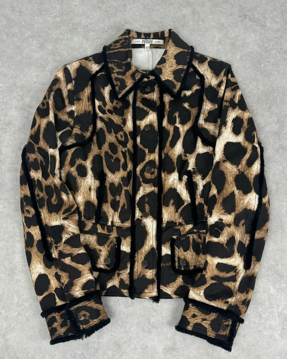 AW2006 Gianfranco Ferre Beige Leopard Print Blazer & Skirt Set - Image 2