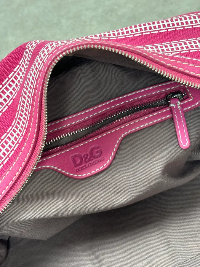 AW2010 Dolce & Gabbana Fuchsia Pink Canvas Trompe Loeil Zip Bag - Image 17