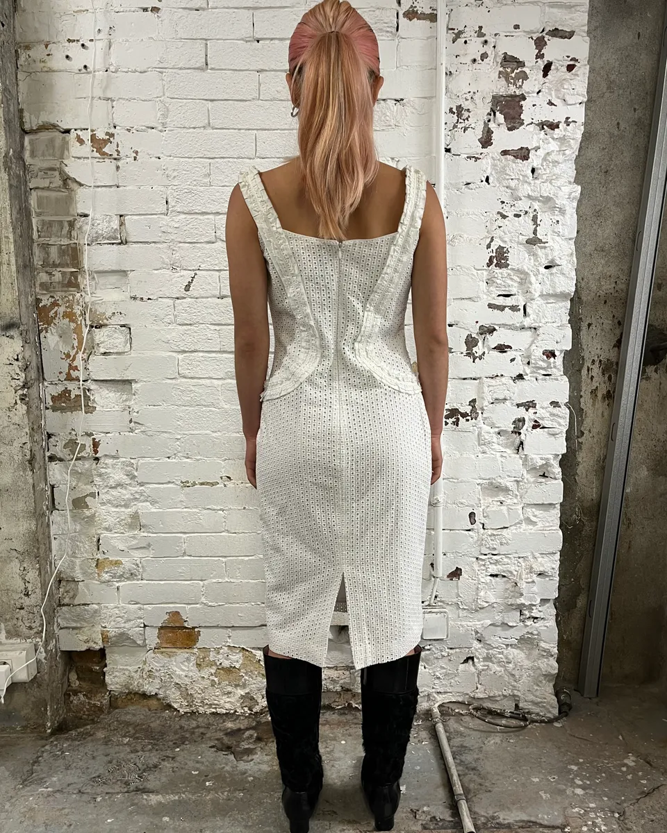 AW2011 Alexander McQueen Cream Knit Ruffle Trim Sheath Dress - Image 3