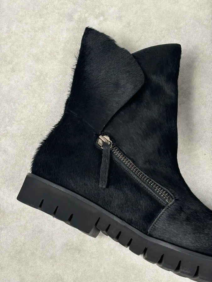 AW2016 Emporio Armani Black Calfskin Pony-Hair Boots - Image 10
