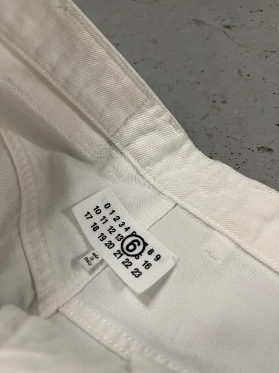AW2023 Maison Margiela MM6 White & Black Trompe L’oeil Painted Flowers Pants - Image 11