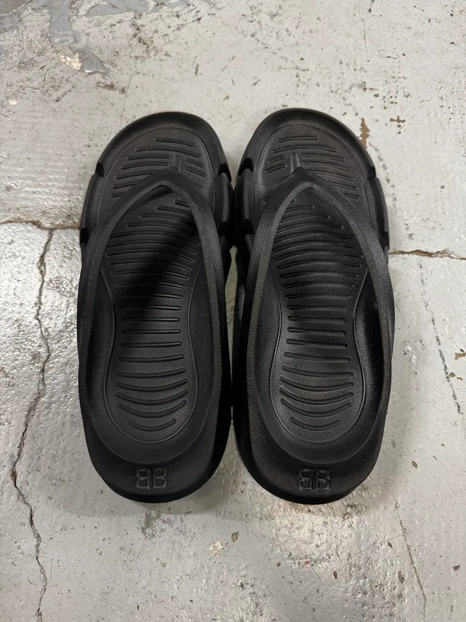 Balenciaga Black Mold Thong Sandals - Image 3