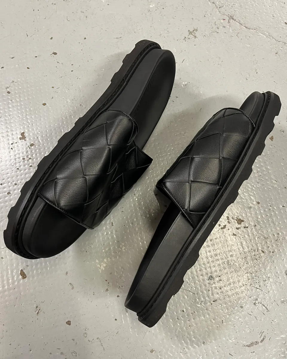 Bottega Veneta Black Leather Woven Tap Slides - Image 4